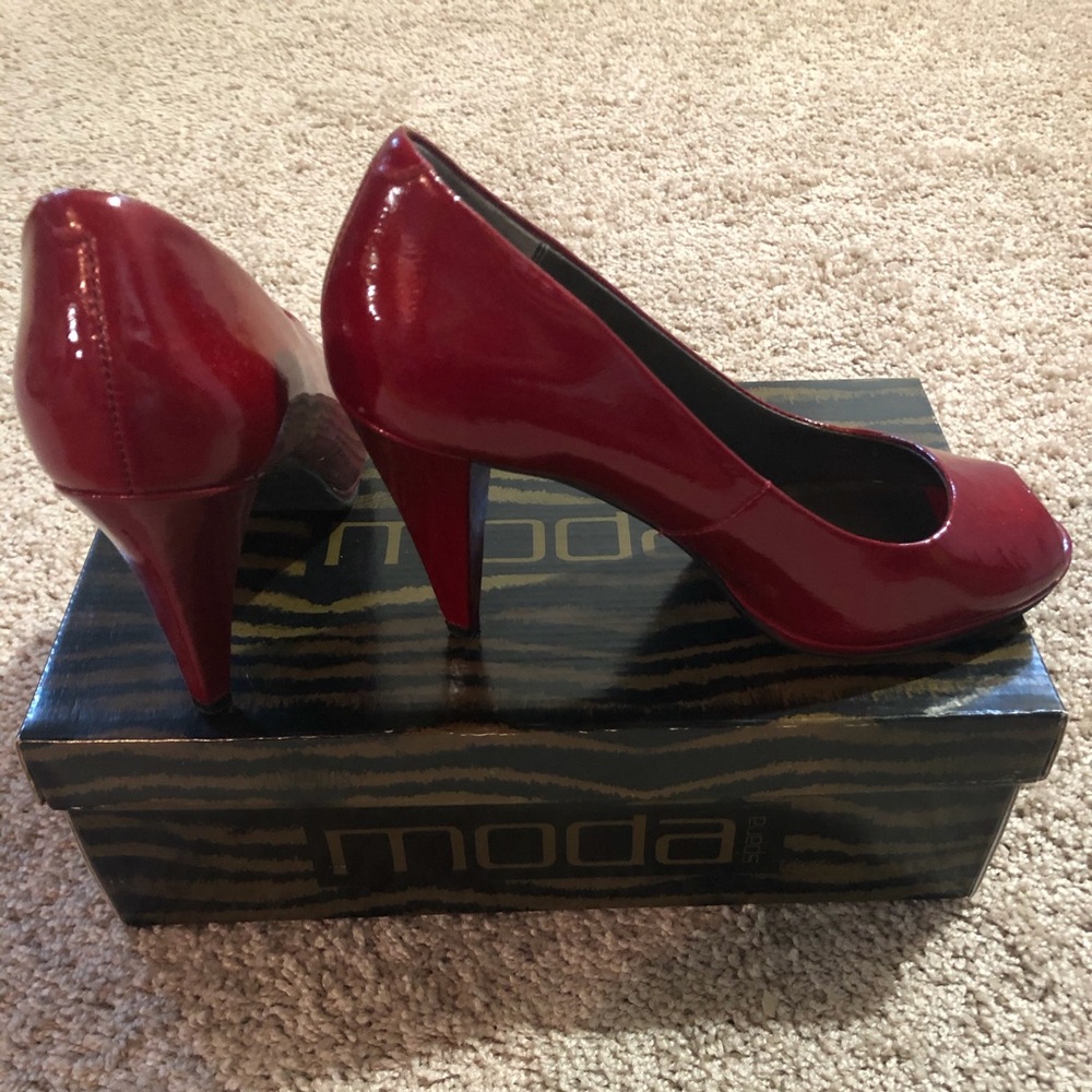 Moda Spana red patent peep toe pump